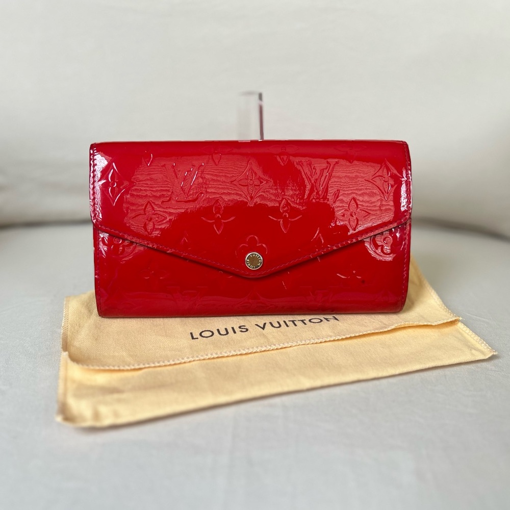 Authentic Louis Vuitton Red Vernis Sarah Wallet on Chain
